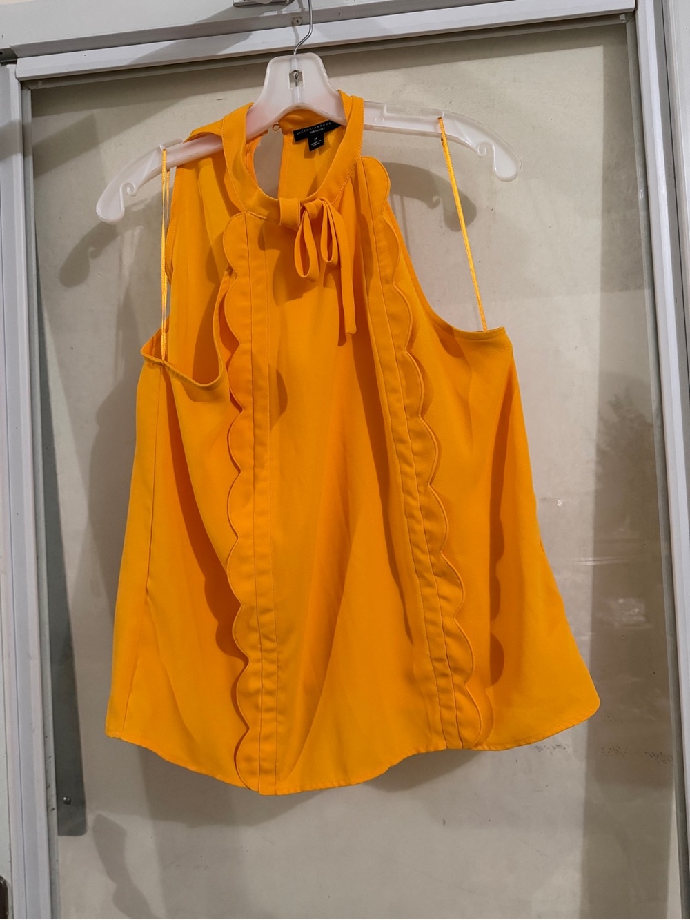 Victoria Beckham Bright Yellow Scalloped Tie-Neck Cold-Shoulder Camisolei